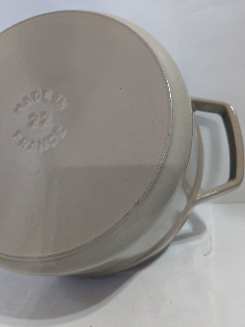 Staub　ストウブ　ココット・ロンド　リネン　22cm　トリベット付