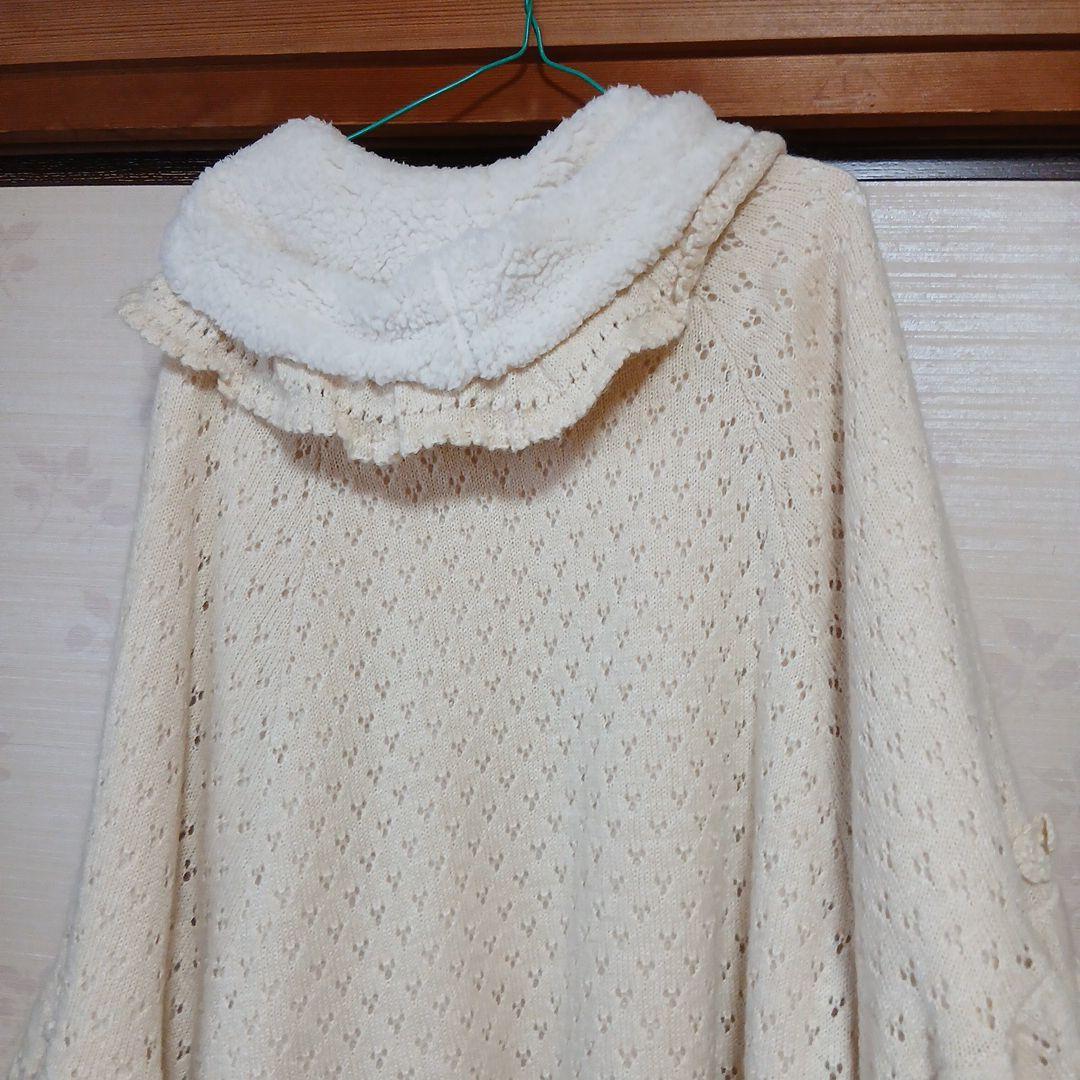 アイボリー 花モチーフ ニット　ポンチョフード付き