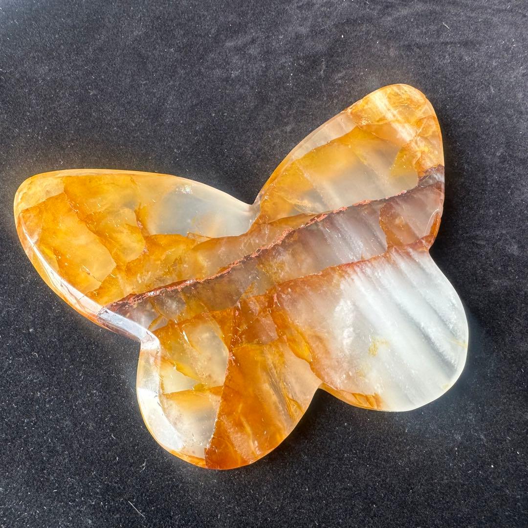 天然石マニカラン共生の蝶々　置物　彫物NO.032826