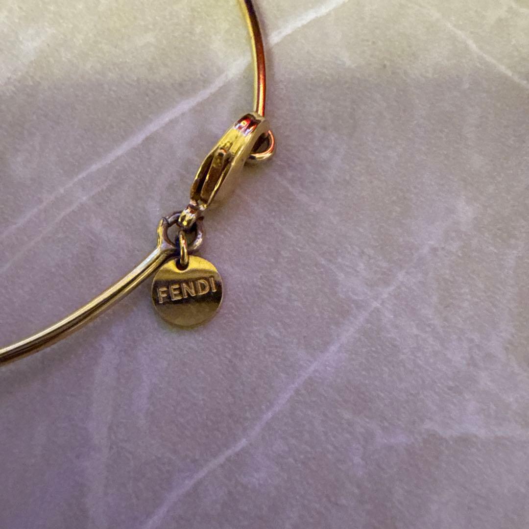 Fendi ゴールドロゴバングル
