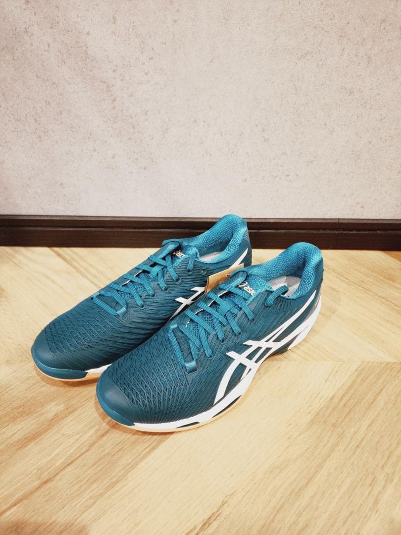 asics テニスシューズ　インドア用　28.5cm