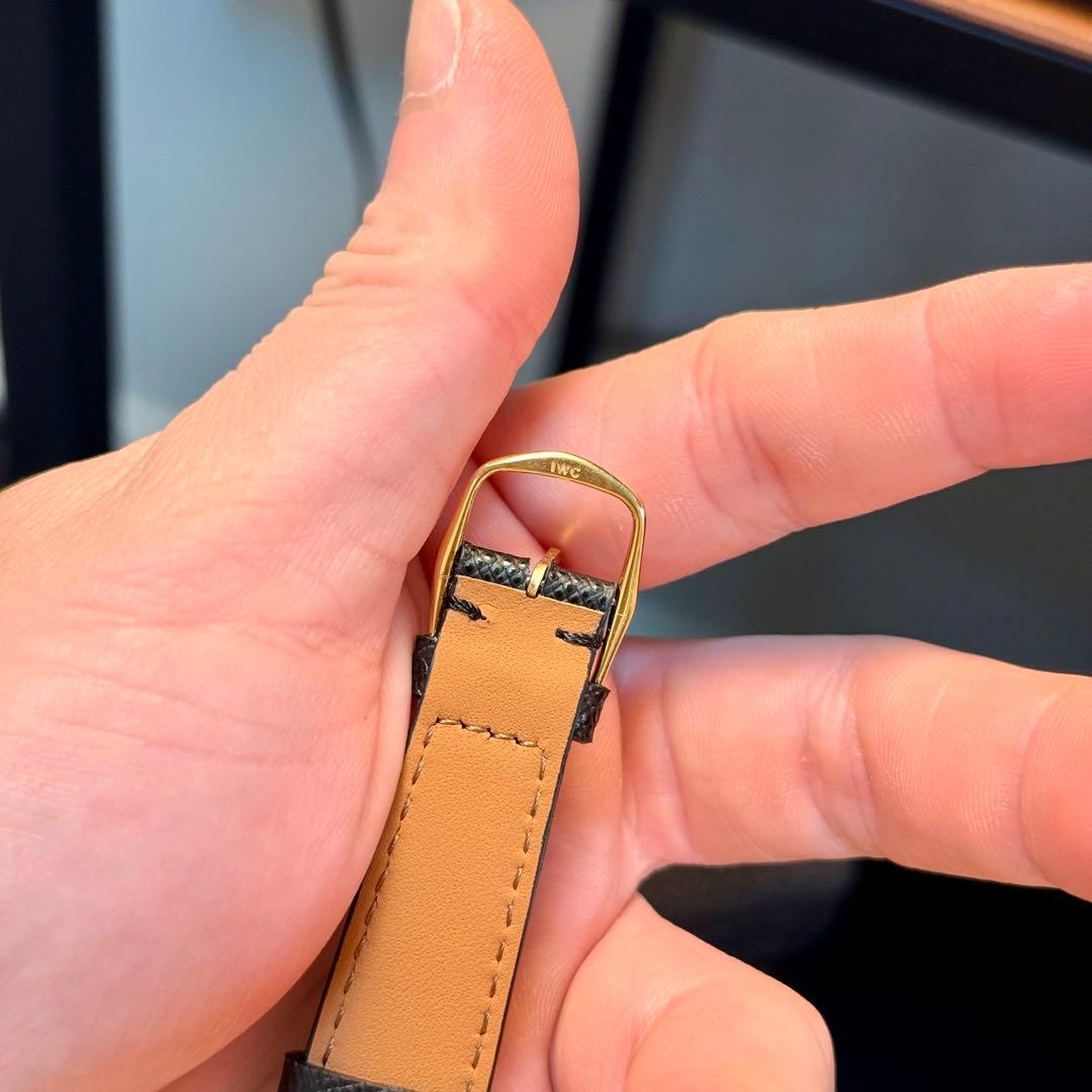 VINTAGE IWC Schaffhausen 黒文字盤 タンク 1980's