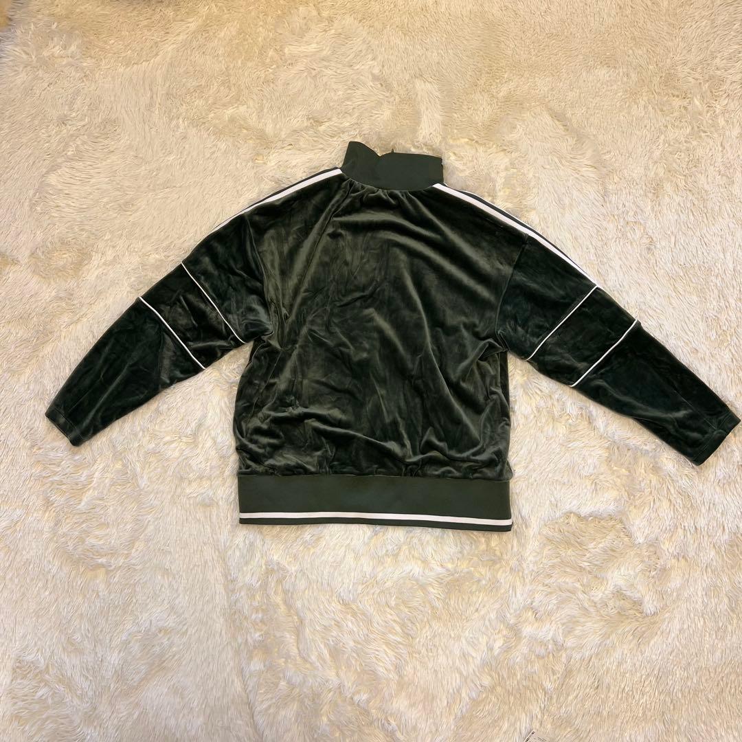 アディダス blackpinkリサ着用 トラックジャケット ベロア グリーン