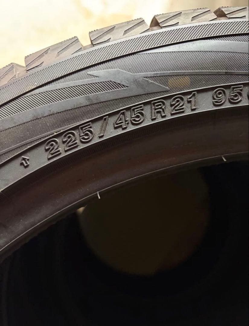 スタッドレスタイヤ 225/45R21 クラウンクロスオーバーなど