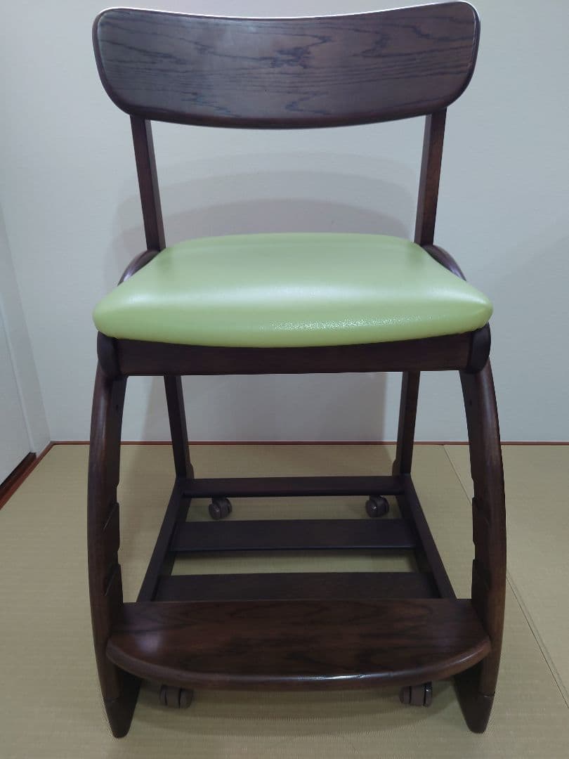 デスクチェア 学習椅子　グリーンクッション　カリモク　XT1811GK