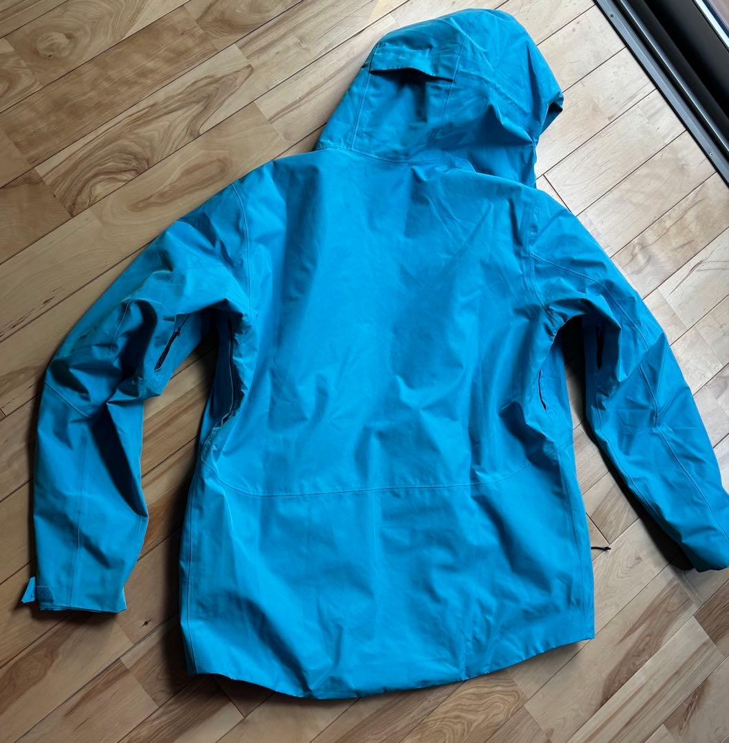 OAKLEY（オークリー）の スノーボード用 GORE-TEX ジャケットです。