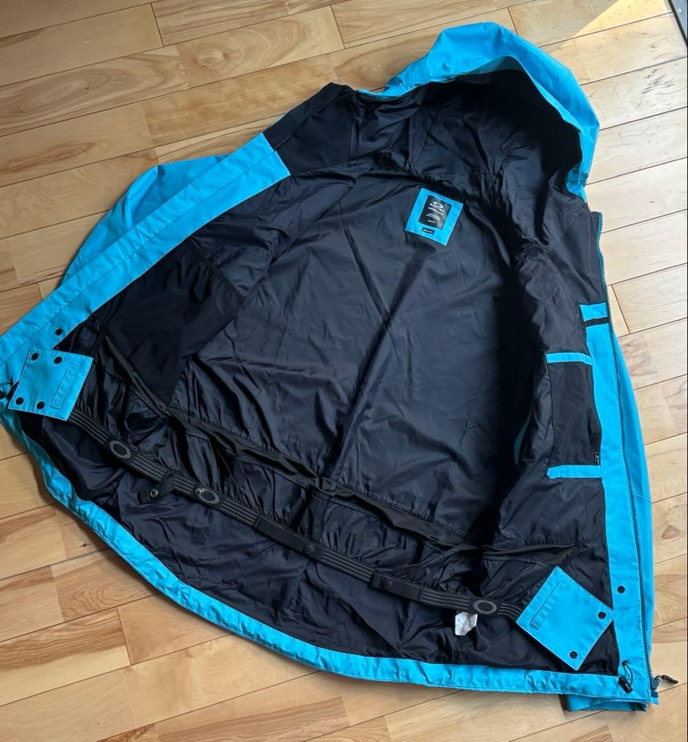 OAKLEY（オークリー）の スノーボード用 GORE-TEX ジャケットです。