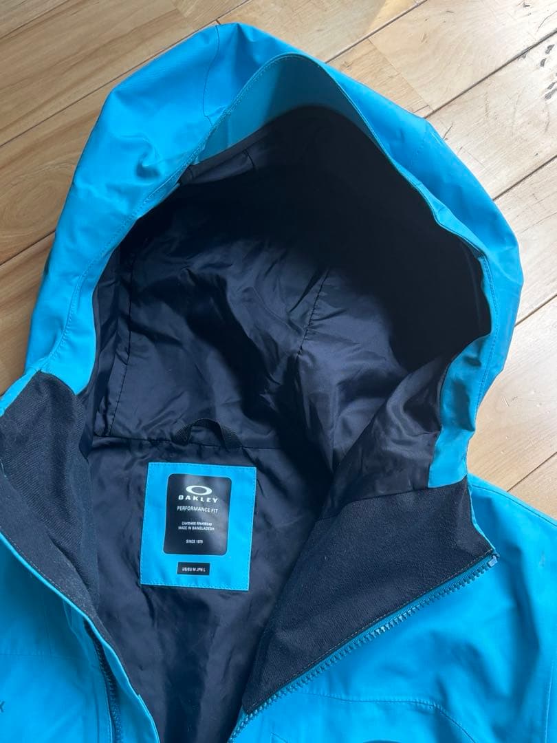 OAKLEY（オークリー）の スノーボード用 GORE-TEX ジャケットです。