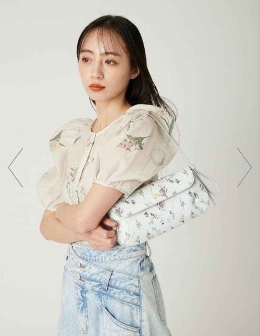 【新品タグ付き】FRAY I.D ボタニカルプリントシアータックパフブラウス