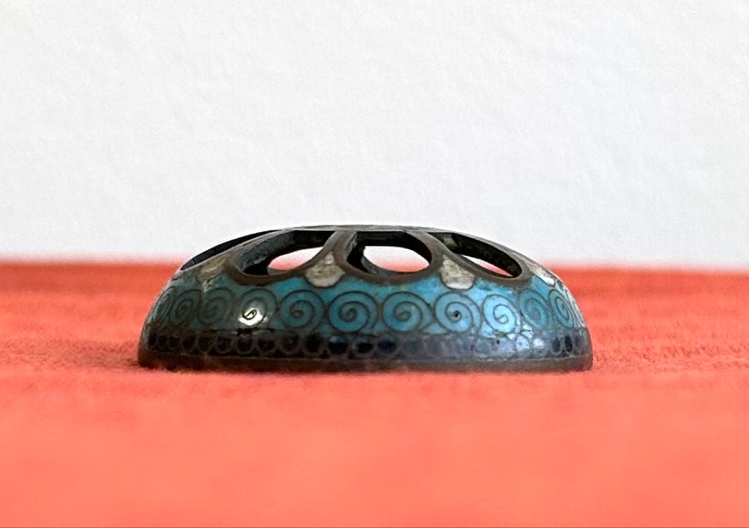 香炉 鳳凰蝶草花文・菊文三つ足有線七宝香炉 香道具 御茶道具 明治時代から伝わる