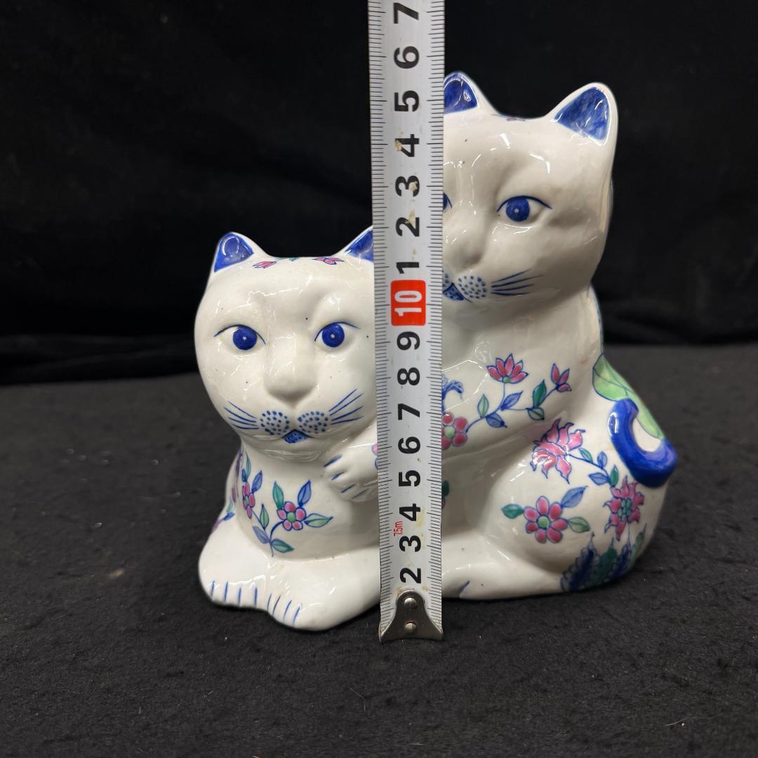 伊万里焼　花柄招き猫猫の置物 縁起物 商売繁盛 開運招福