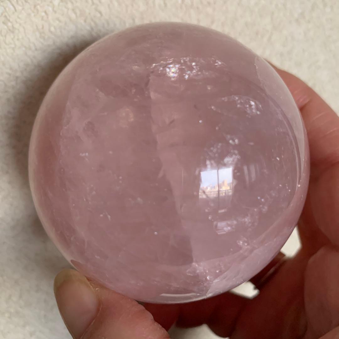 ローズクォーツスフィア大玉約70.2mm 虹有り　天然石置物　丸玉…①