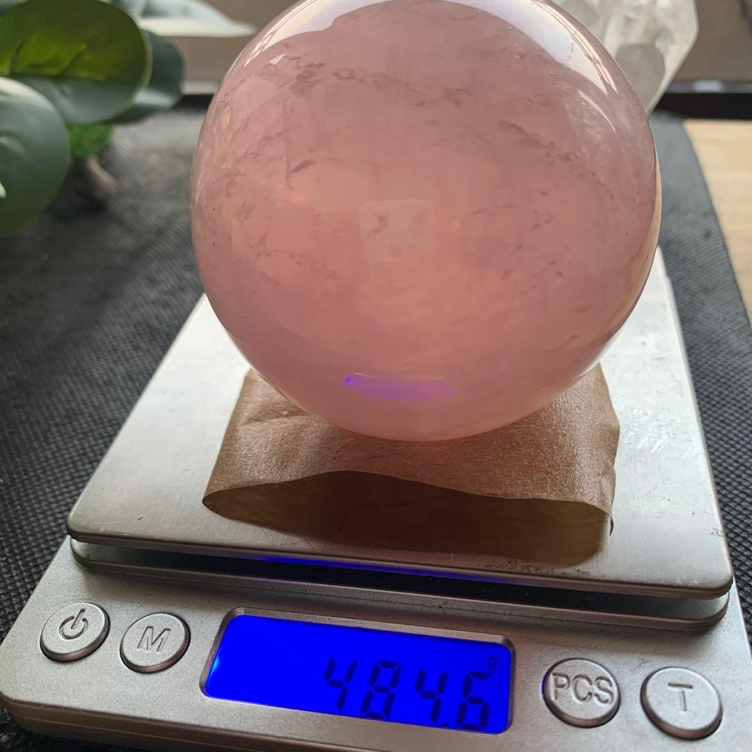 ローズクォーツスフィア大玉約70.2mm 虹有り　天然石置物　丸玉…①