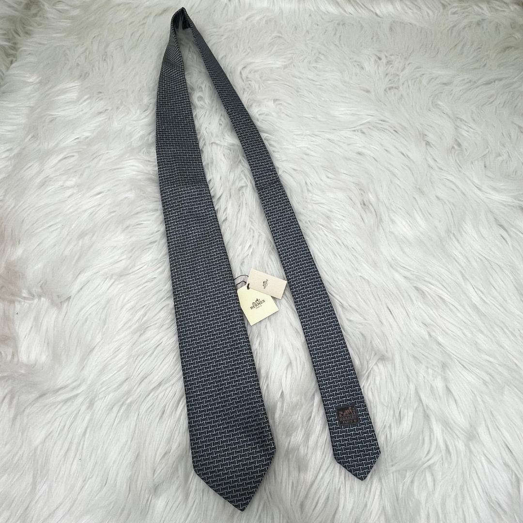 新品✨エルメス　HERMES 　ネクタイ　シルク　タグ・箱付き