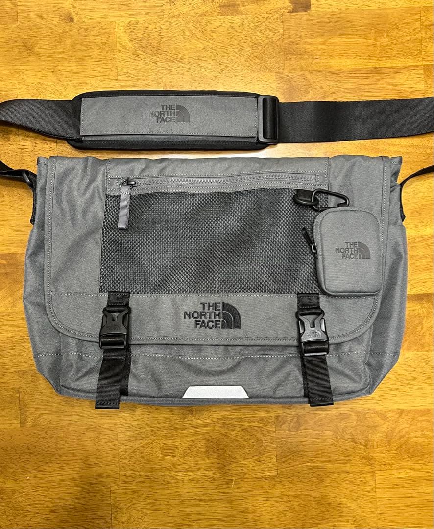 THE NORTH FACE メッセンジャーバッグ グレー