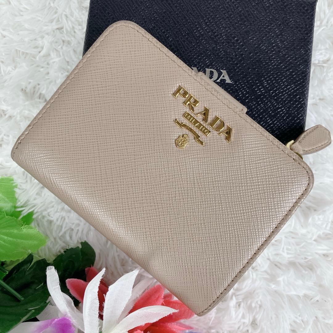 プラダ 1ML018 折り財布 L字ジップ サフィアーノレザー ピンクベージュ