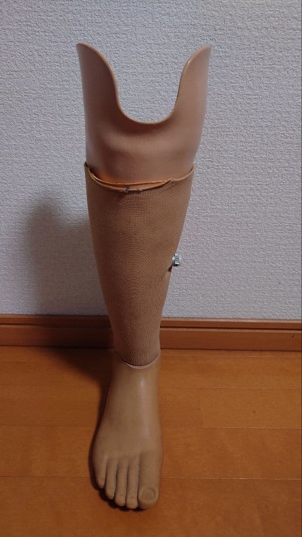 右膝下義足