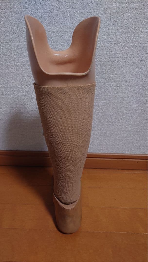右膝下義足