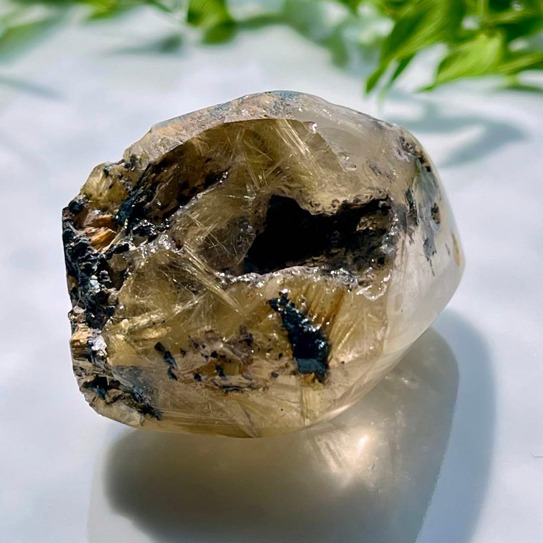 天然　太陽放射ゴールドタイチンルチル　ポリッシュ原石