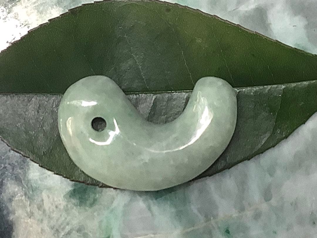 ✳極上高額翡翠勾玉‼️ 糸魚川翡翠ジェダイト　本物の守護石お守り　鑑別書付本物を‼️