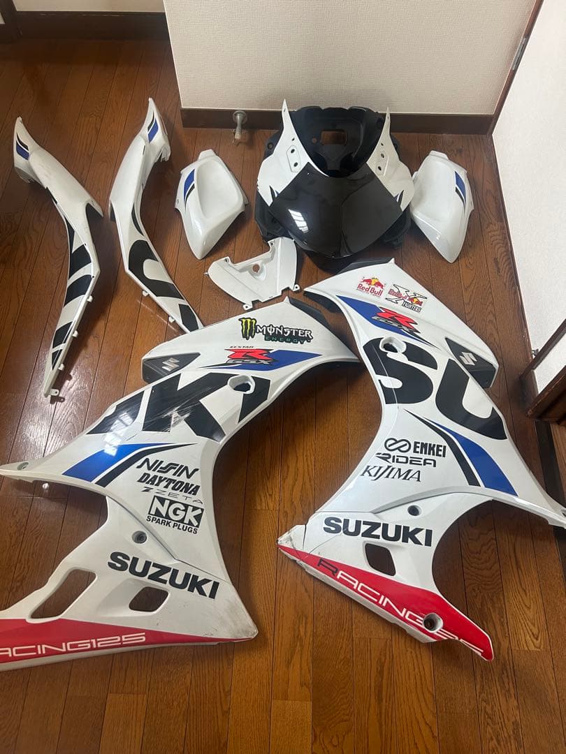 gsx-r125 カウルセット アッパーカウル無し