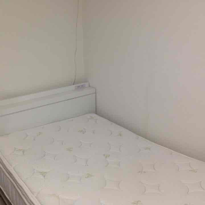 電源プラグ、収納付きベッド