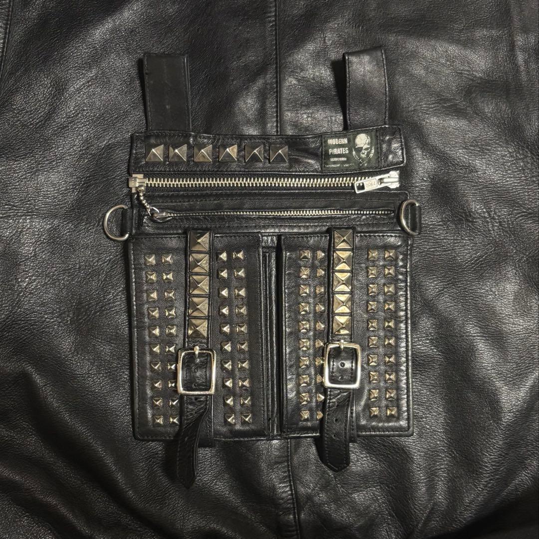 モダンパイレーツ レザー ボディバッグ スタッズ