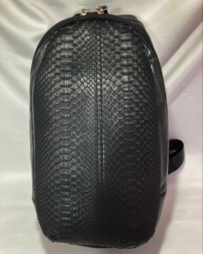 本物パイソンスキンxブライドルレザー使用のボディバッグ