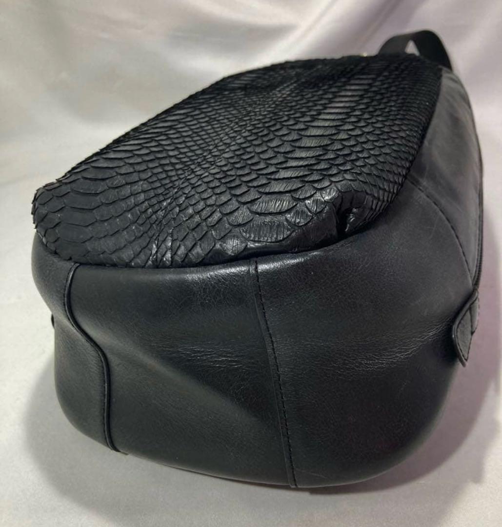 本物パイソンスキンxブライドルレザー使用のボディバッグ