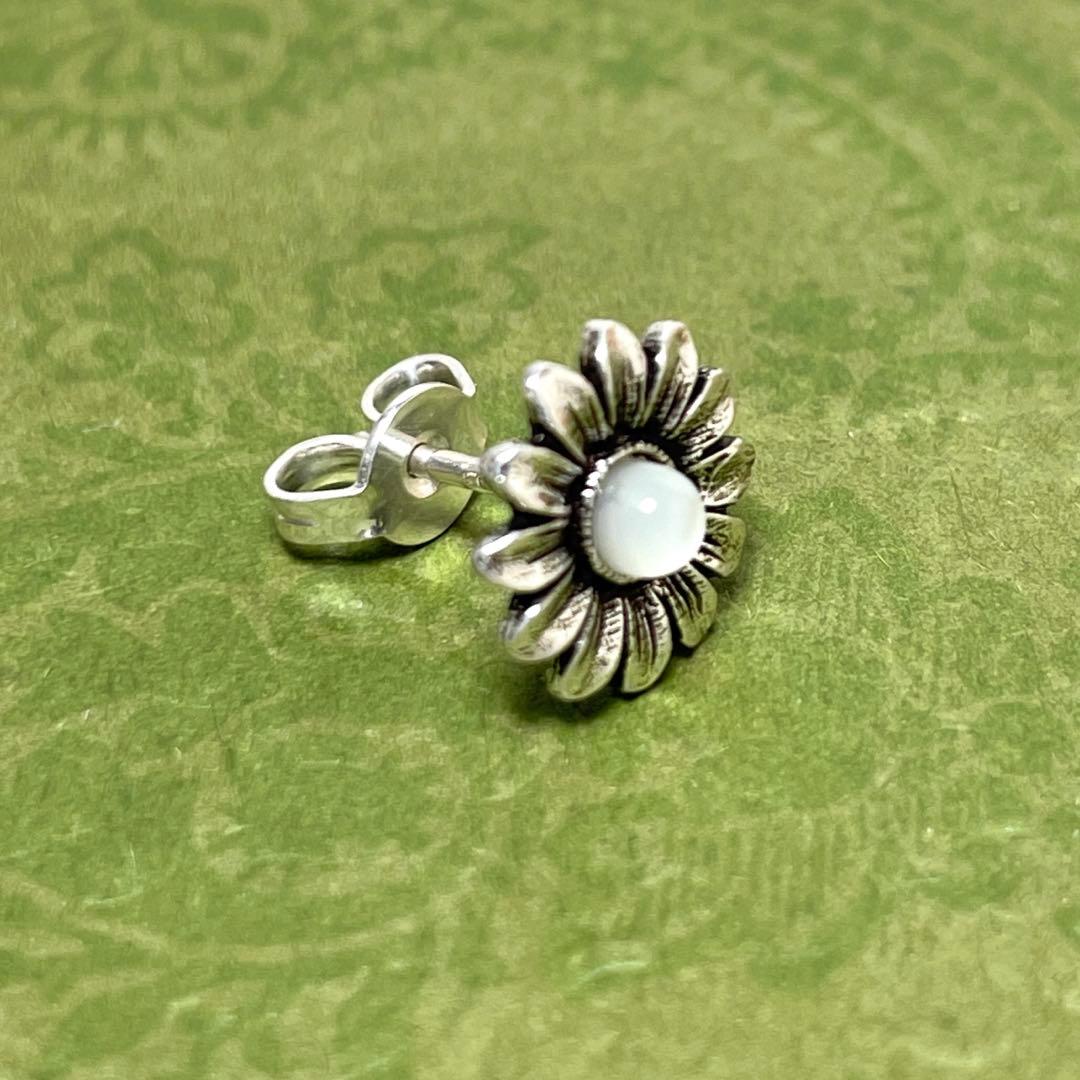 【極美品】グッチ　フラワーモチーフピアス片耳　燻加工　メンズ/レディース