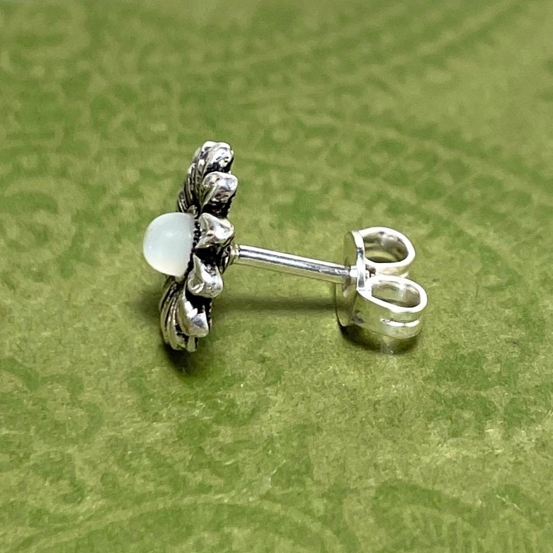 【極美品】グッチ　フラワーモチーフピアス片耳　燻加工　メンズ/レディース