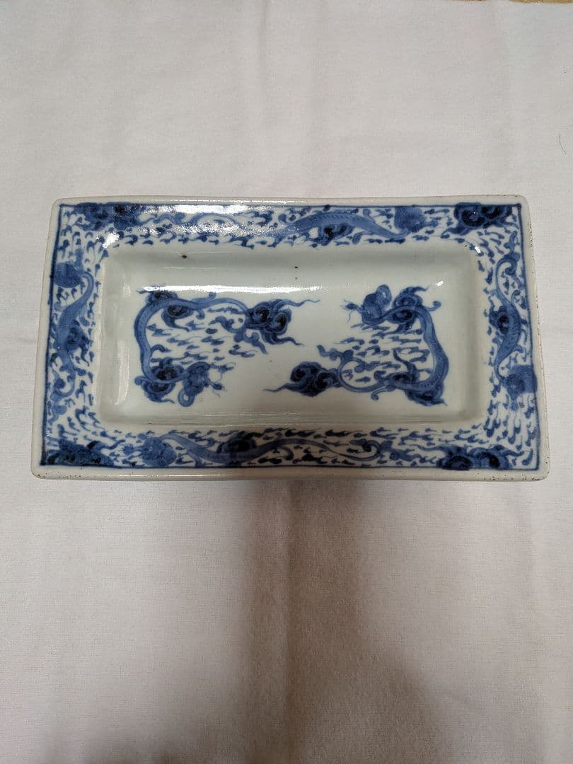 青い龍模様の長方形陶磁器皿