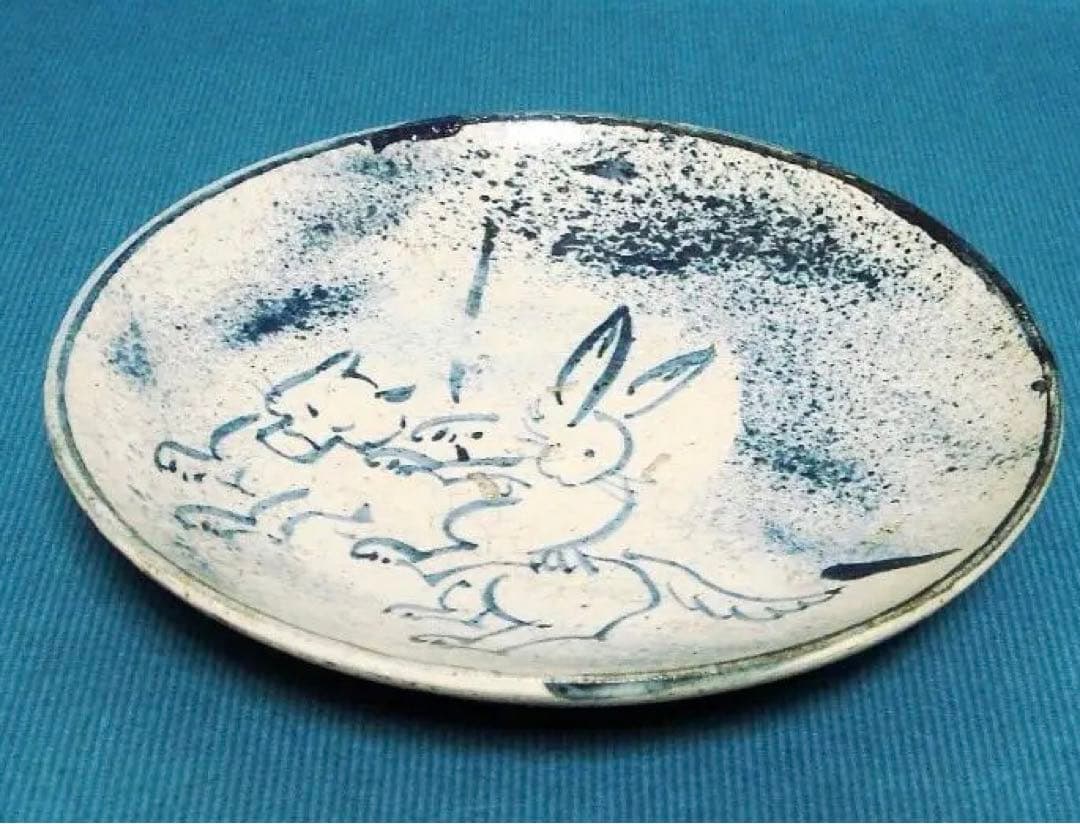 381『染付 狐に乗る兎 皿』　/骨董品 古美術 古玩 アンティーク