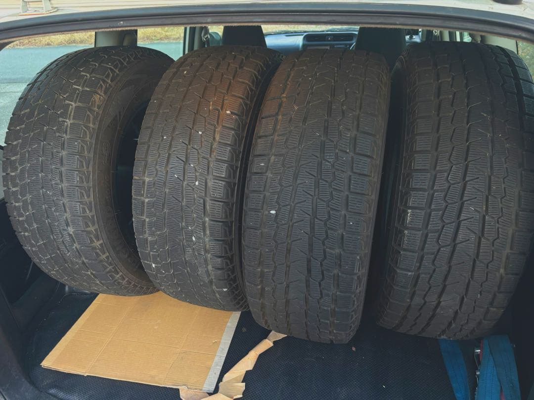 スタッドレスタイヤ　265/65/R17 バリ山