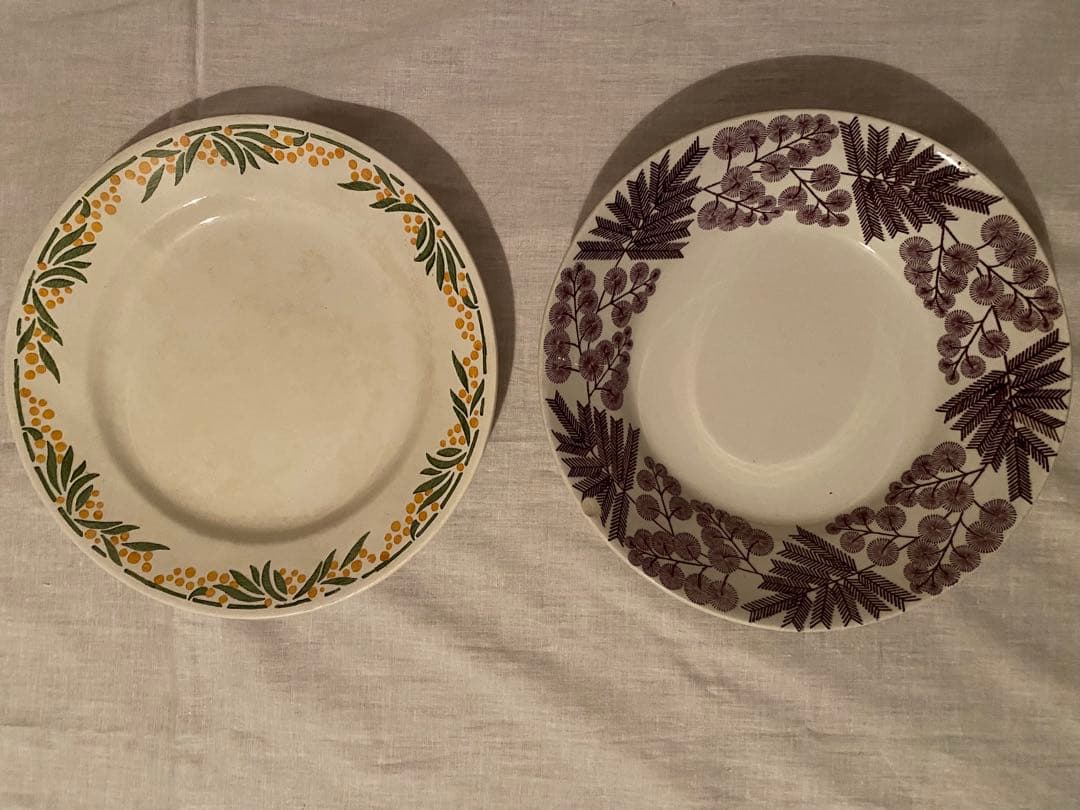 フランスと北欧のアンティークプレート　希少なミモザ柄2枚