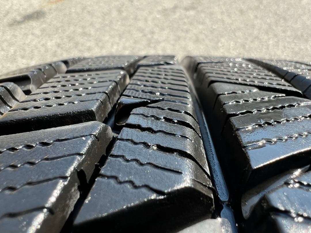 アウトランダーGN0W スタッドレスタイヤ 18インチ