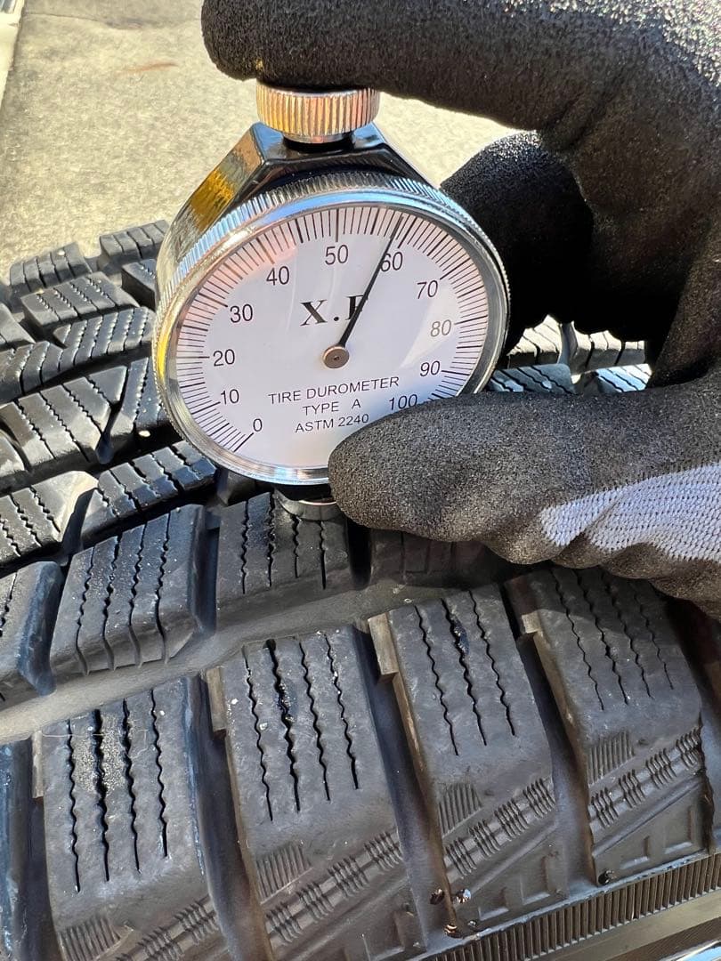 アウトランダーGN0W スタッドレスタイヤ 18インチ