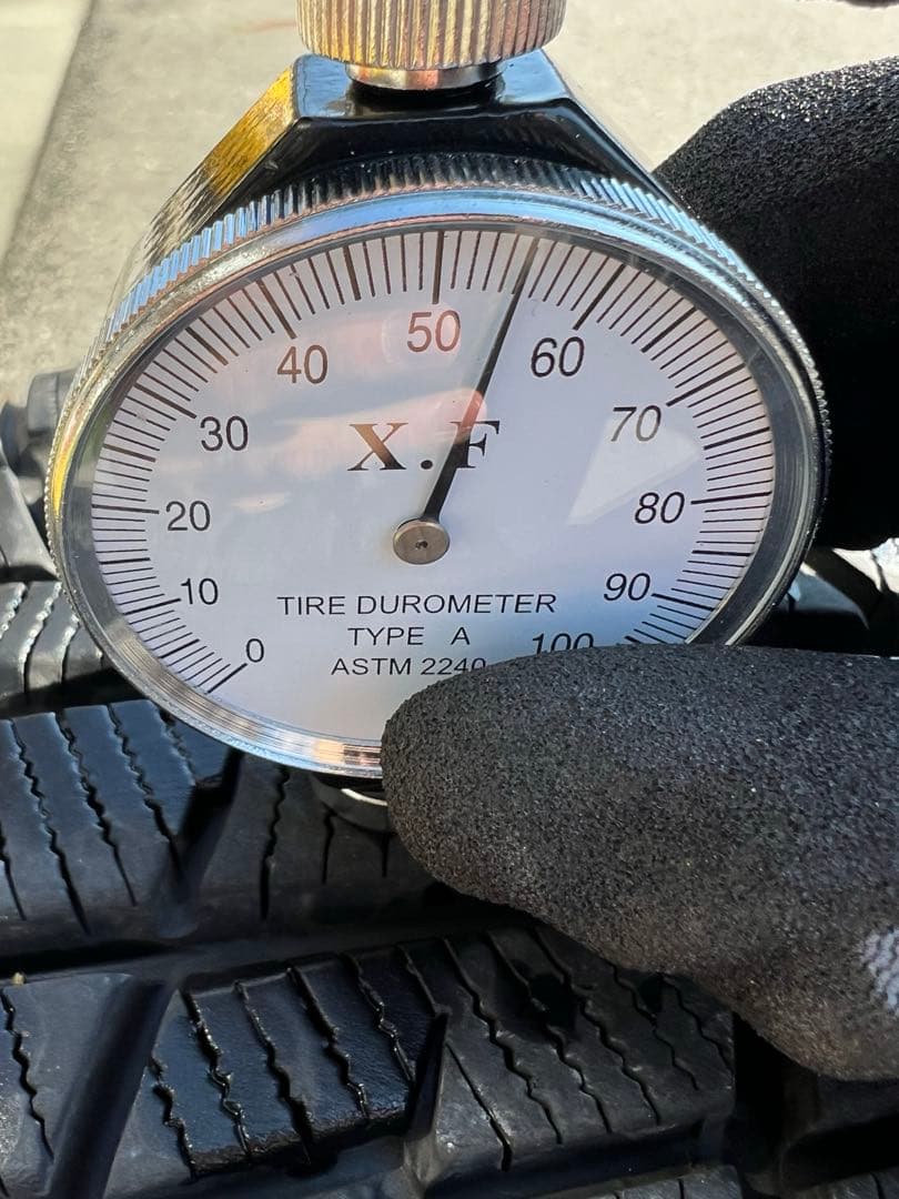 アウトランダーGN0W スタッドレスタイヤ 18インチ