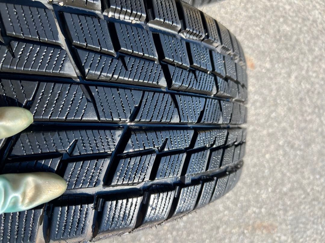 アウトランダーGN0W スタッドレスタイヤ 18インチ