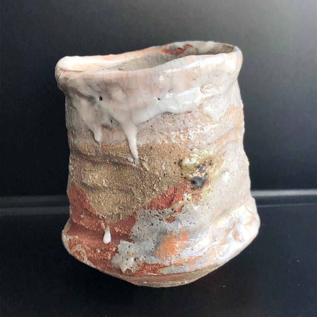 美しい古美術品◼️蔵から見事にくねくねした雰囲気の良い茶碗が出てきました。茶道具