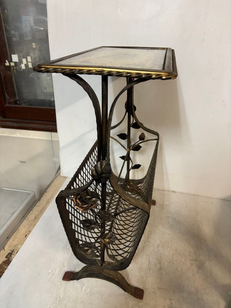 真鍮製‼️オシャレアンティーク‼️花柄装飾サイドテーブル‼️マガジンラック‼️