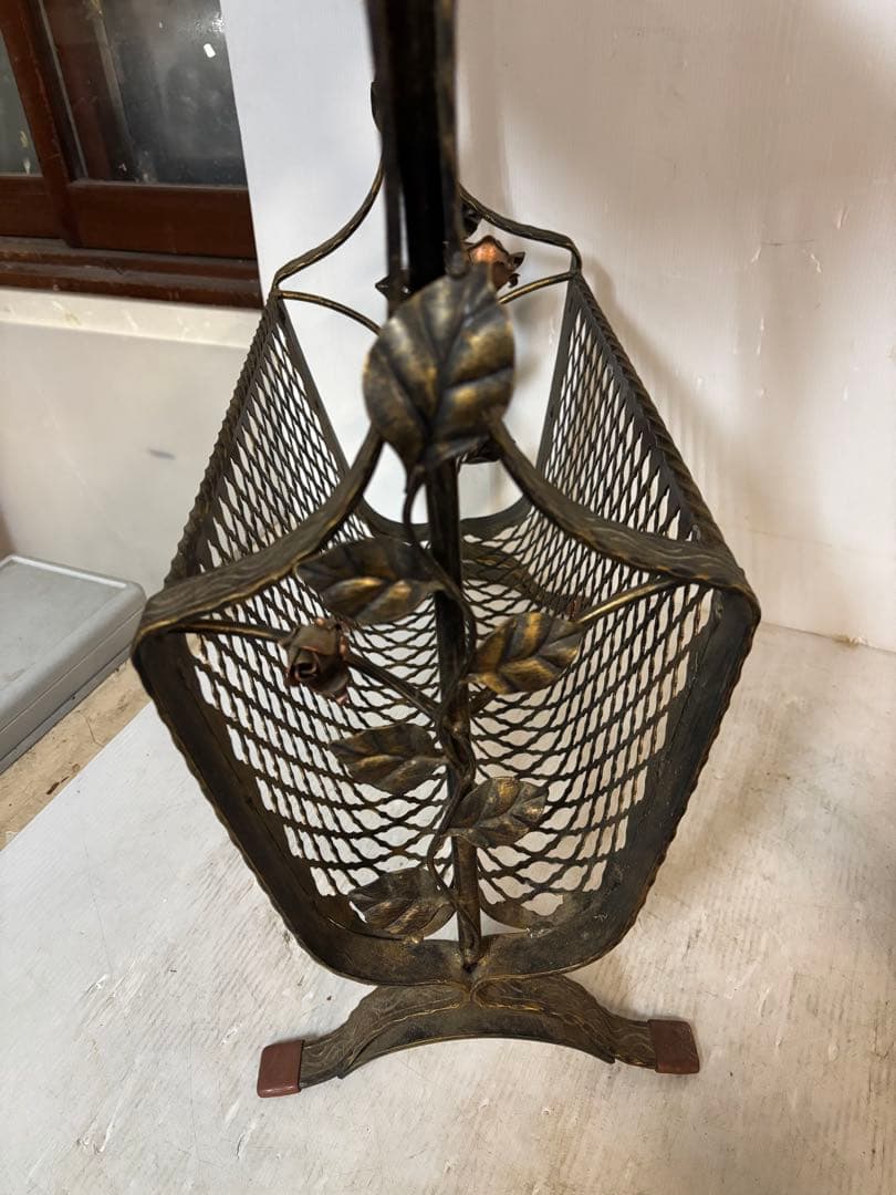 真鍮製‼️オシャレアンティーク‼️花柄装飾サイドテーブル‼️マガジンラック‼️