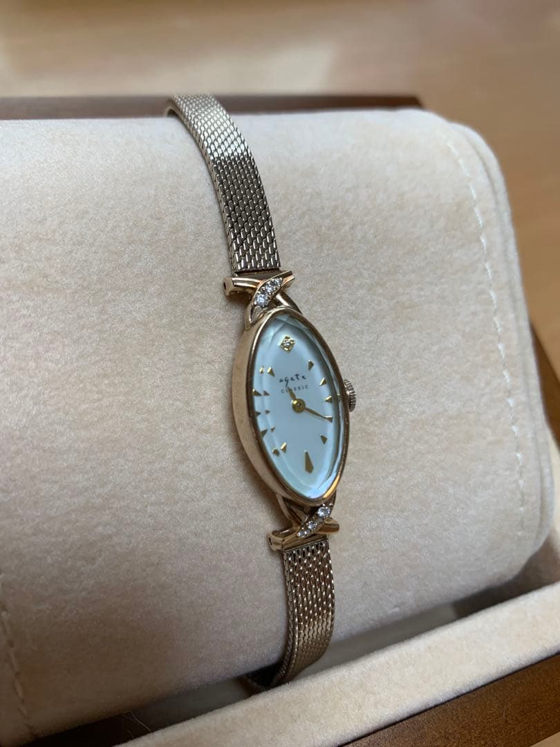 ななです。✨agete オーバルフェイスジュエリーウォッチ極美品です。