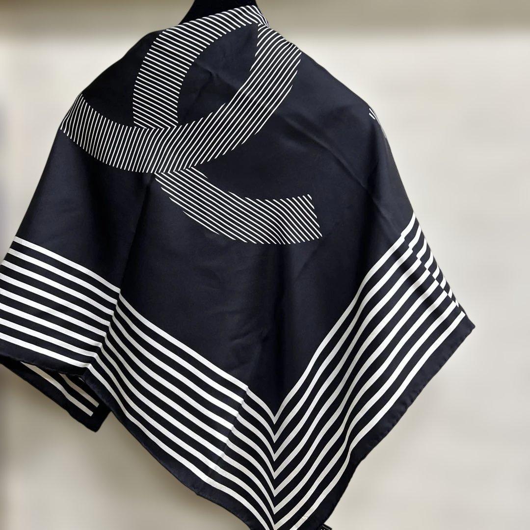 ❣️シャネル　シルクスカーフ　白＆黒　粋‼️