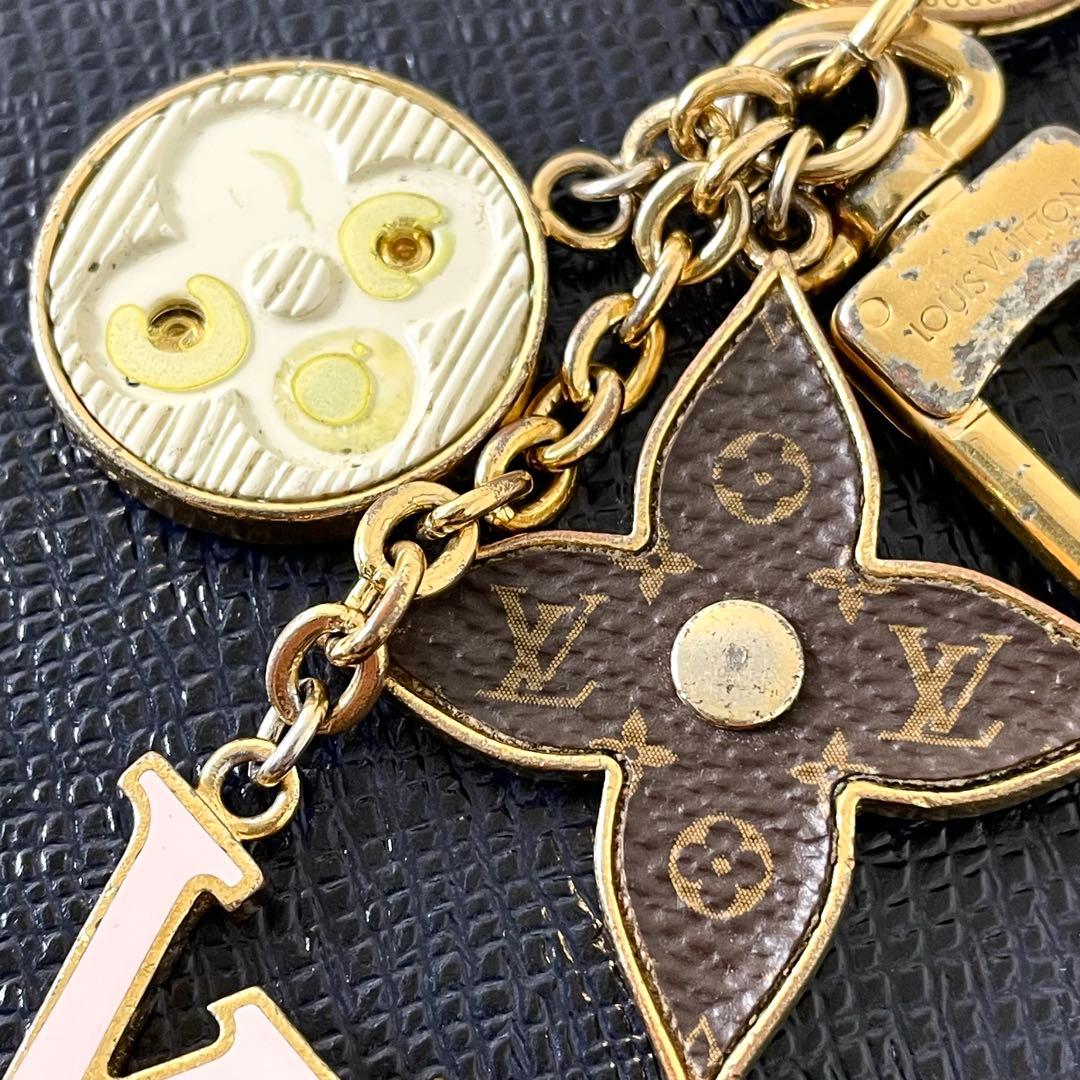 ルイヴィトン　キーホルダー　LV モノグラム　ゴールド　M69008