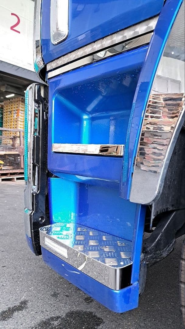 ピ*ん様 17スーパーグレート　サイドステップアルミ縞板×鏡面ステンボルトナット