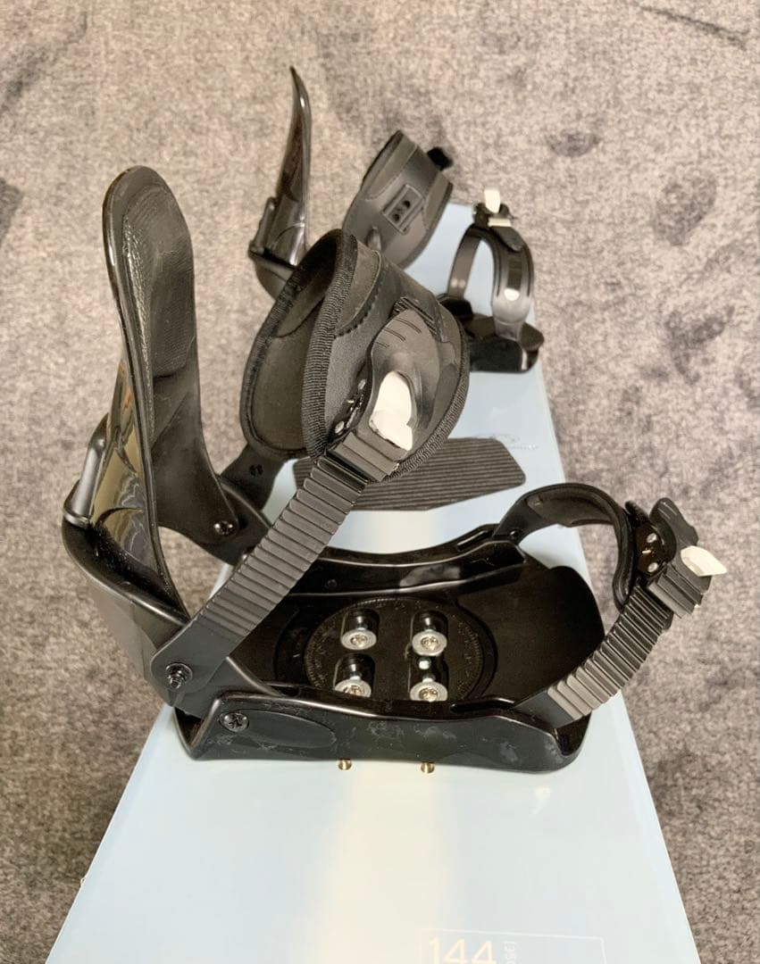 良品　SALOMON スノーボード 144cm バインディング付