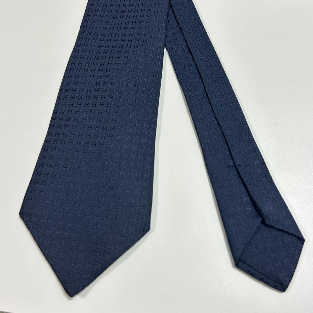 美品 エルメス ネクタイ ファソネ　ネイビー　シルク ネイビー 総柄 ビジネス