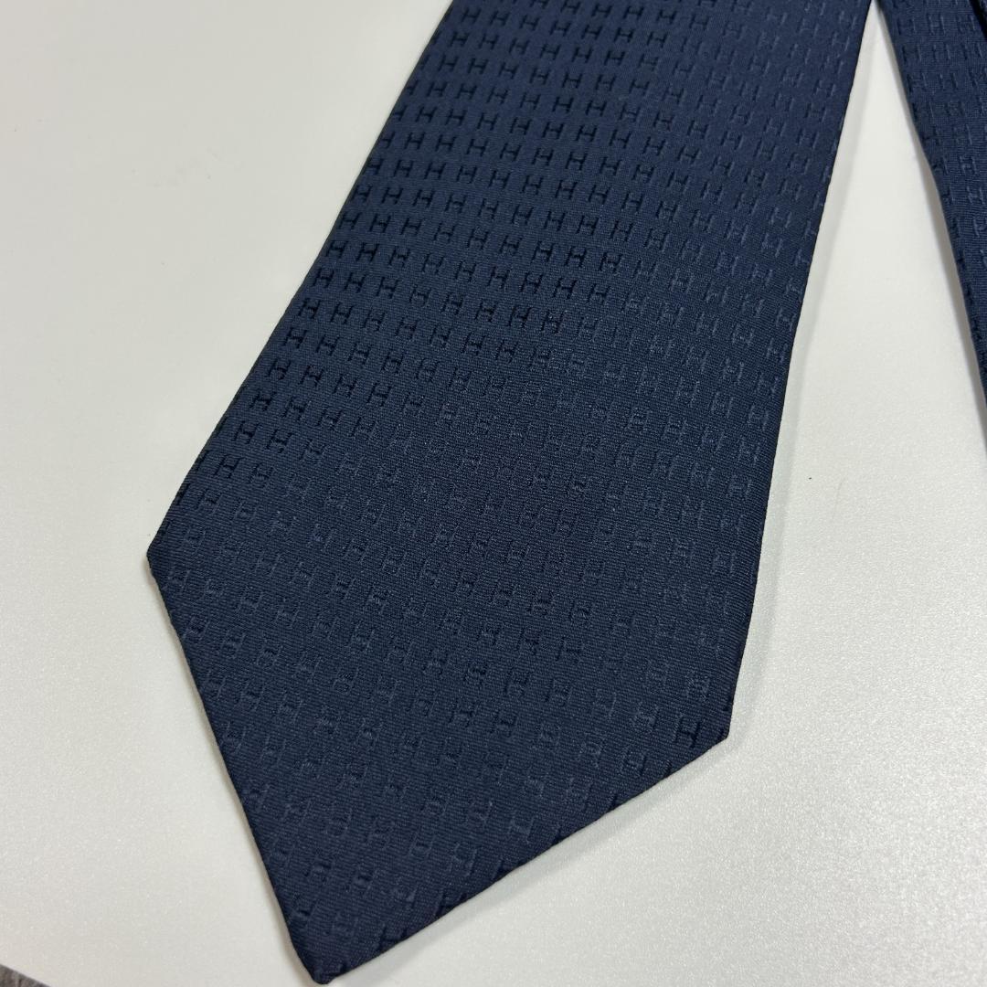 美品 エルメス ネクタイ ファソネ　ネイビー　シルク ネイビー 総柄 ビジネス