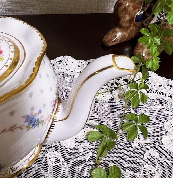 ロイヤルアントワネットティーポットM